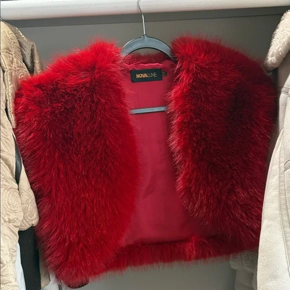 Fashion nova red fur - Picture 3 of 3